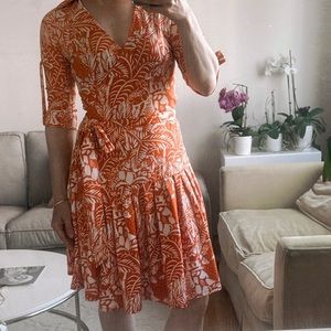 Stunning Diane Von Furstenberg 100% Silk Wrap Dress SZ 2